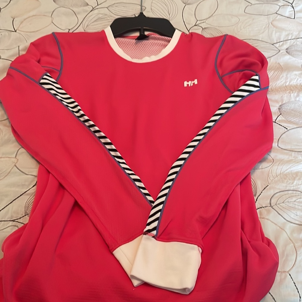 Helly Hansen pink base layer king sleeve shirt w/ black/white stripe on sleeve M - Picture 9 of 9